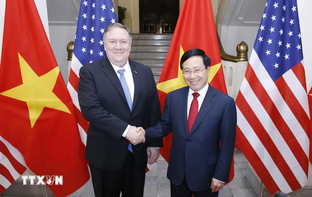 Phó Thủ tướng, Bộ trưởng Ngoại giao Phạm Bình Minh và Bộ trưởng Ngoại giao Mỹ Mike Pompeo hội đàm. (Ảnh: Lâm Khánh/TTXVN)