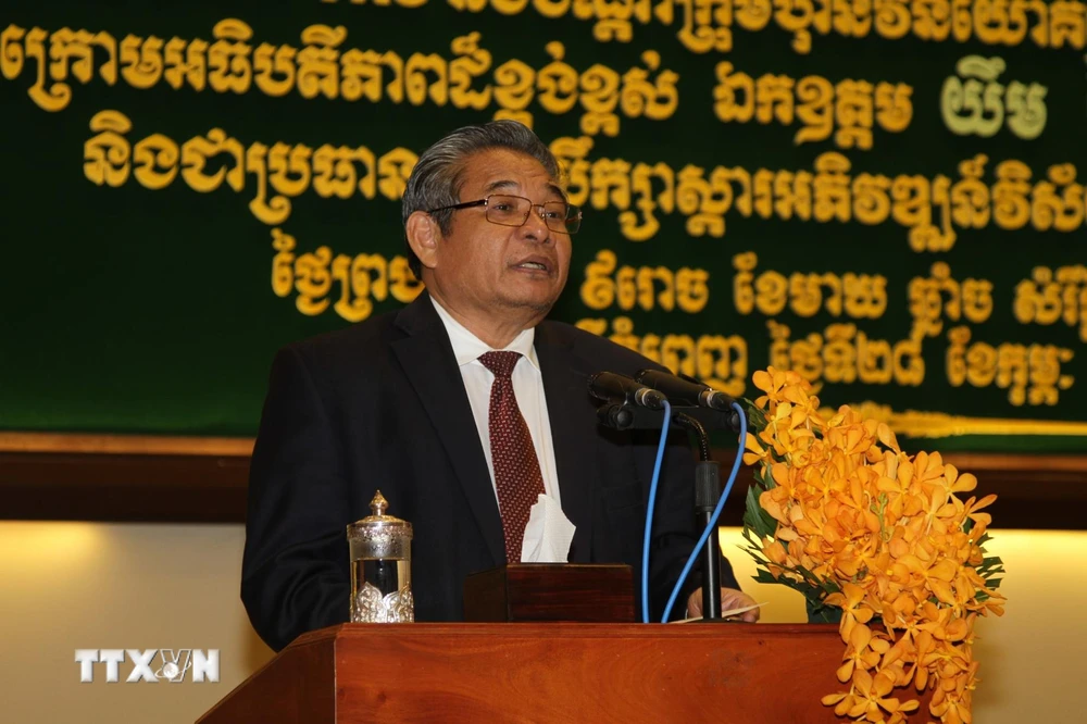 Phó Thủ tướng, Chủ tịch Hội đồng Khôi phục và Phát triển lĩnh vực nông nghiệp nông thôn Campuchia Yim Chhay Ly phát biểu tại hội nghị. (Ảnh: TTXVN)