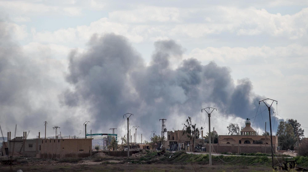 Khói bốc lên sau một cuộc không kích nhằm vào vị trí của IS tại làng Baghouz, tỉnh Deir Ezzor, miền đông Syria, ngày 2/3/2019. (Ảnh: AFP/TTXVN)