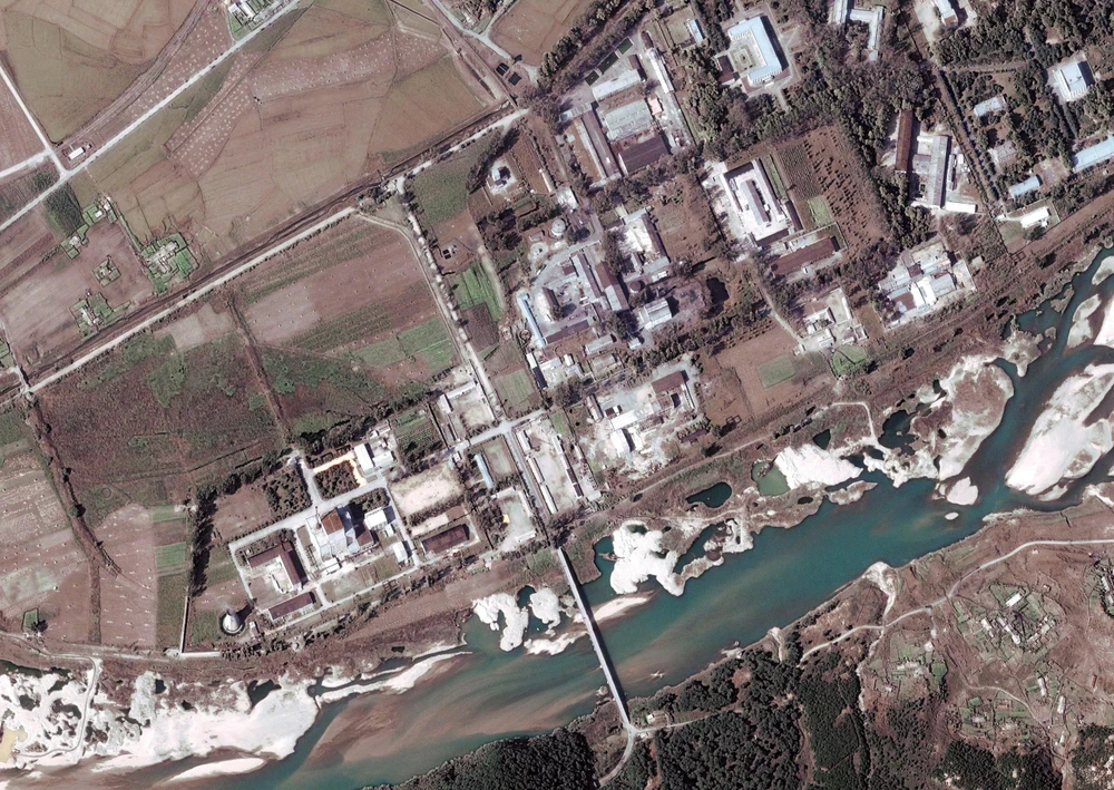 Hình ảnh vệ tinh chụp cơ sở hạt nhân Yongbyon, cách thủ đô Bình Nhưỡng của Triều Tiên 100km về phía bắc, ngày 29/9/2004. (Ảnh: EPA/ TTXVN)