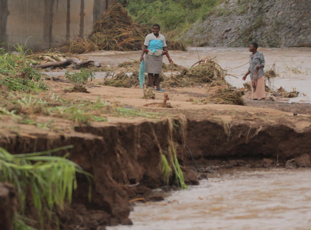 Cảnh tàn phá sau khi bão Idai quét qua tỉnh Manicaland, Zimbabwe. (Ảnh: THX/TTXVN)