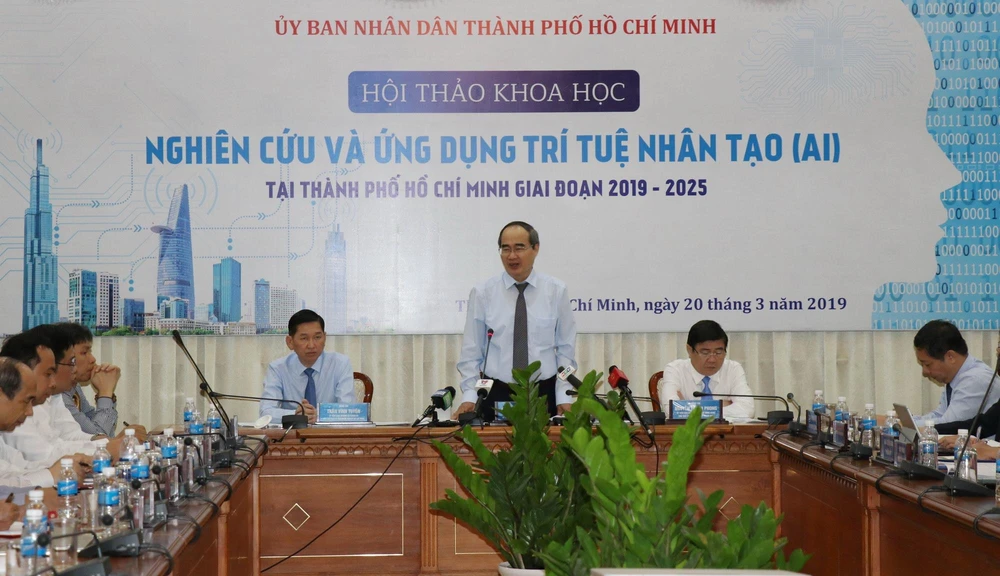 Bí thư Thành ủy Thành phố Hồ Chí Minh Nguyễn Thiện Nhân chủ trì hội thảo. (Ảnh: Tiến Lực/TTXVN)