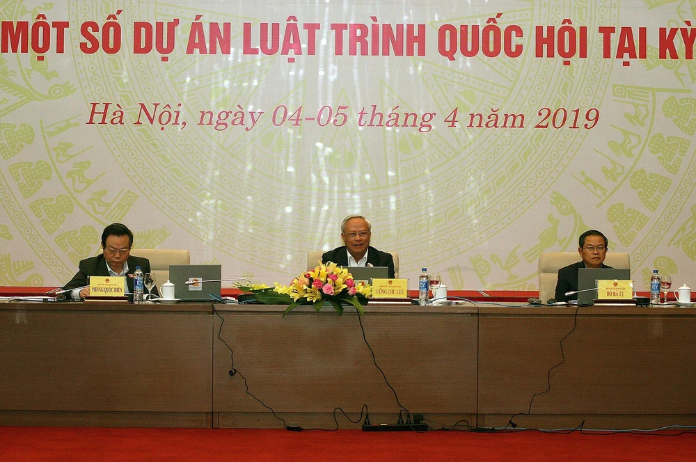 Các Phó Chủ tịch Quốc hội tham dự và chủ trì hội nghị. (Ảnh: Nguyễn Dân/TTXVN)
