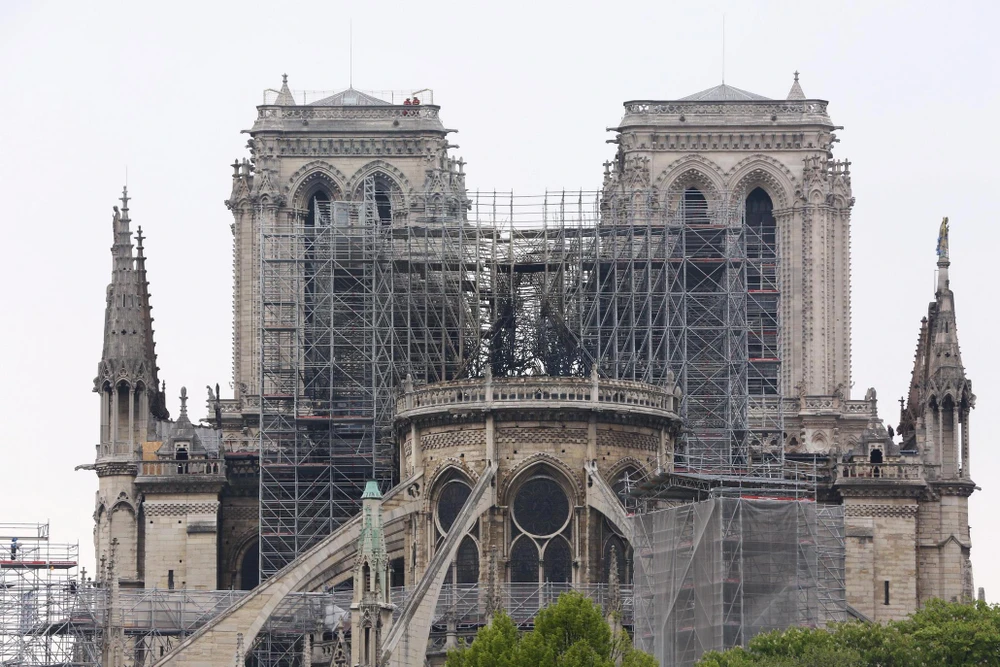 Nhà thờ Đức Bà ở Paris bị phá hủy một phần sau vụ hỏa hoạn ngày 16/4/2019. (Ảnh: THX/TTXVN)