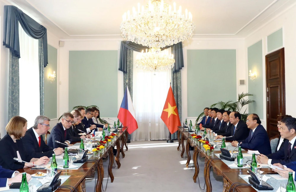 Thủ tướng Nguyễn Xuân Phúc hội đàm với Thủ tướng Cộng hòa Séc Andrej Babis. (Ảnh: Thống Nhất/TTXVN)