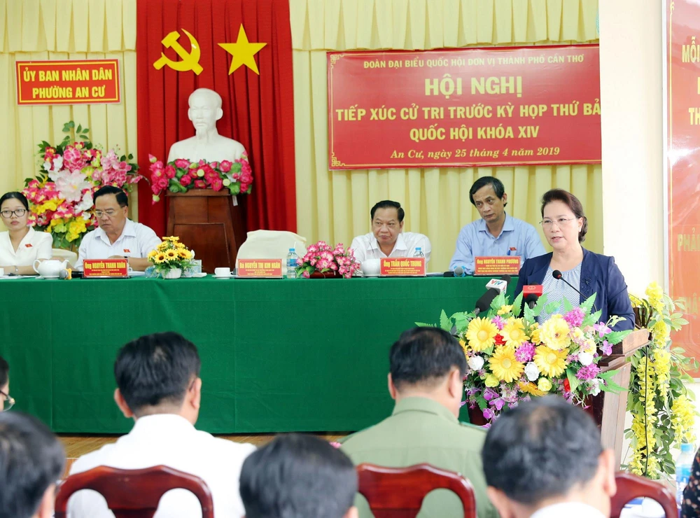 Chủ tịch Quốc hội Nguyễn Thị Kim Ngân phát biểu tại buổi tiếp xúc. (Ảnh: Trọng Đức/TTXVN)