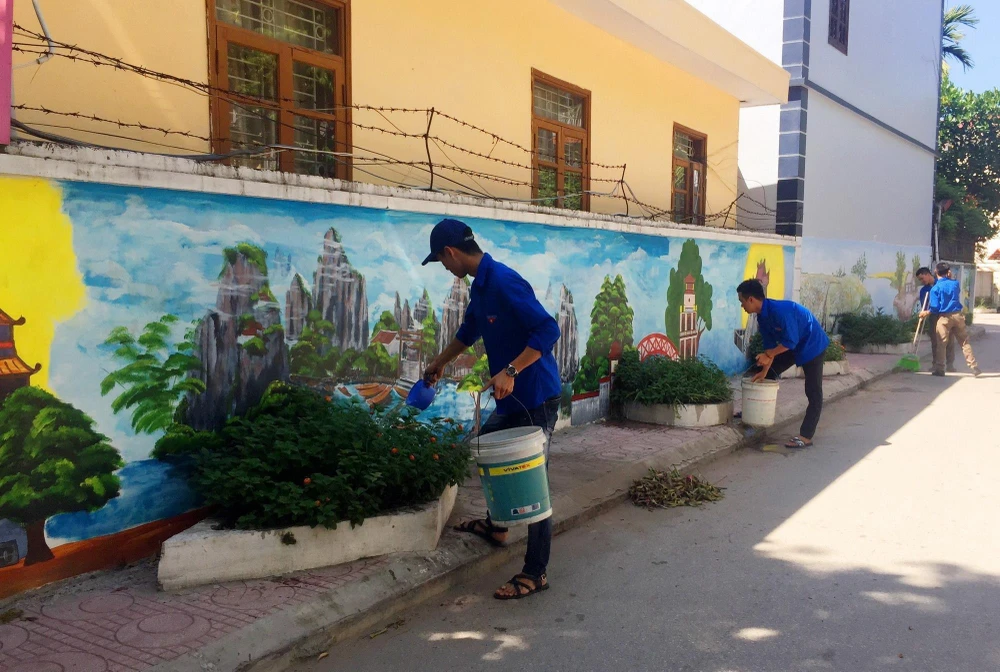 Huyện Đan Phượng thực hiện 'Đường có hoa, nhà có số, phố có tên,' xây dựng xã nông thôn mới kiểu mẫu của Thủ đô. (Ảnh: TTXVN)