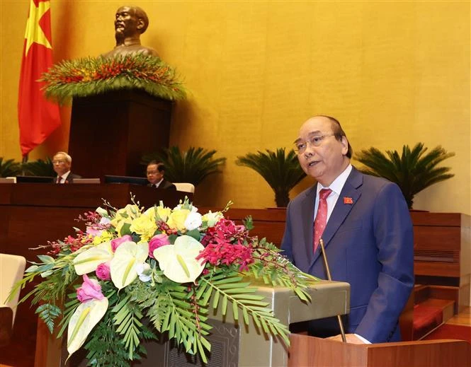 Thủ tướng Nguyễn Xuân Phúc trình bày báo cáo kết quả thức hiện kế hoạch phát triển kinh tế - xã hội năm 2020 và 5 năm 2016 - 2020, dự kiến kế hoạch phát triển kinh tế -xã hội năm 2021, mục tiêu chủ yếu và một số nhiệm vụ , giải pháp phát triển kinh tế - x