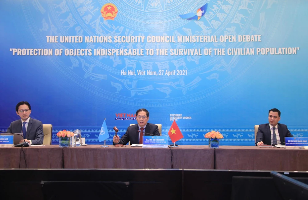 Bộ trưởng Bộ Ngoại giao Bùi Thanh Sơn chủ trì Phiên thảo luận mở cấp Bộ trưởng về chủ đề 'Bảo vệ cơ sở hạ tầng thiết yếu đối với sự sống của người dân.' (Ảnh: Lâm Khánh/TTXVN)