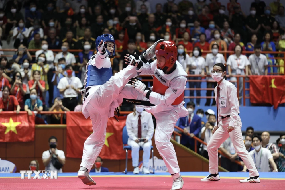 Các võ sỹ của đội tuyển Taekwondo Việt Nam liên tục phải 'ép cân' để phù hợp với các hạng cân thi đấu từ Ban tổ chức SEA Games 32. (Ảnh: TTXVN) 
