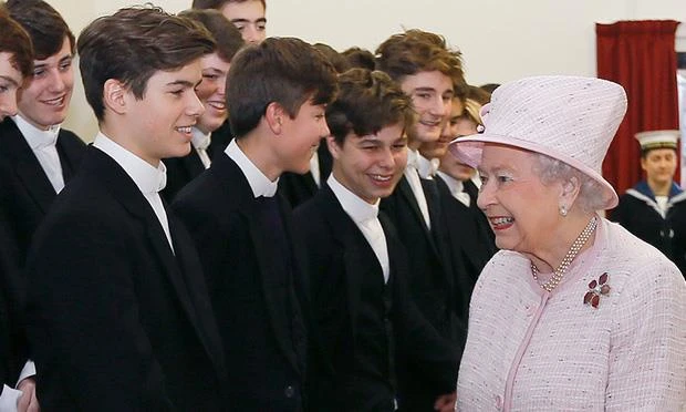 Cháu đầu tiên của nữ hoàng Elizabeth II là ai?