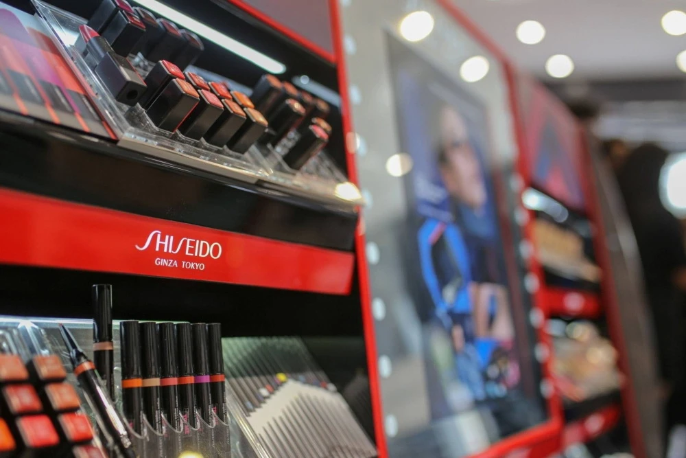 Giá cổ phiếu của nhà sản xuất mỹ phẩm Shiseido đã giảm 14%. (Nguồn: Bloomberg)