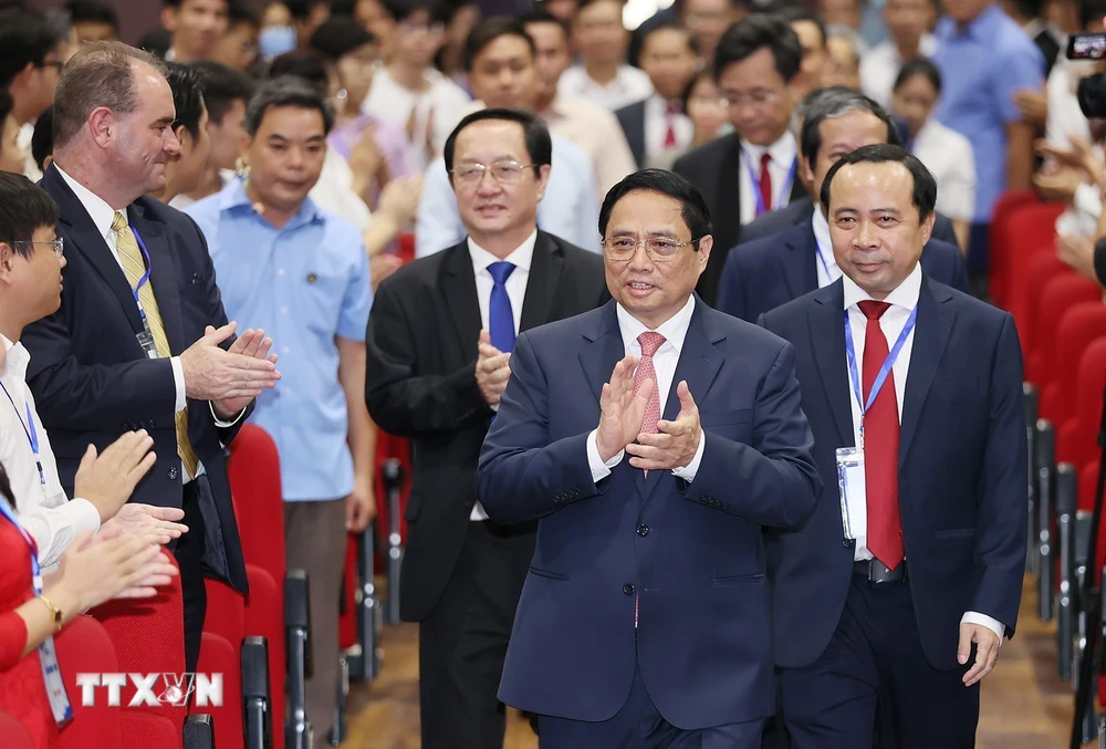 Thủ tướng Phạm Minh Chính đến dự Lễ Khai khóa 2023 của Đại học Quốc gia Thành phố Hồ Chí Minh. (Ảnh: Dương Giang/TTXVN)