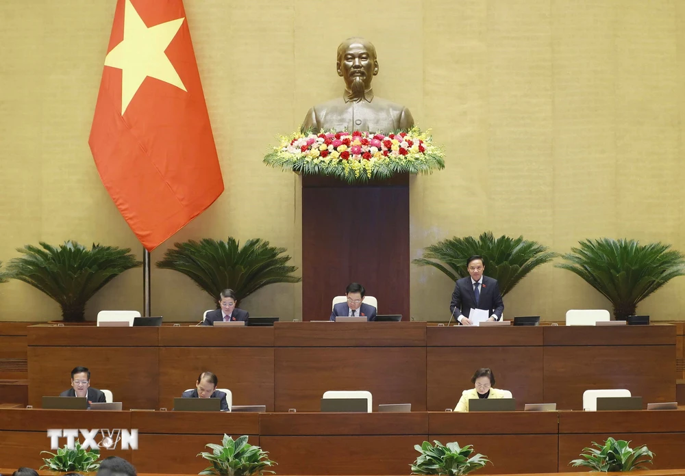 Phó Chủ tịch Quốc hội Nguyễn Khắc Định điều hành nội dung phiên họp. (Ảnh: Doãn Tấn/TTXVN)