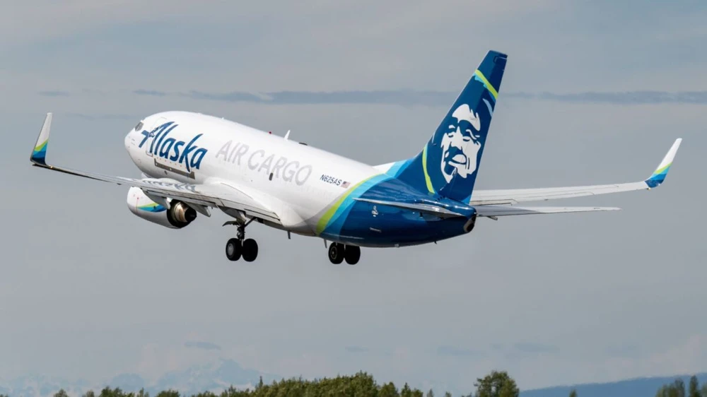 Alaska sẽ trả 18 USD tiền mặt cho mỗi cổ phiếu của Hawaiian. (Nguồn: Alaska Airlines)