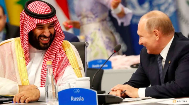 Tổng thống Nga (phải) và Thái tử Saudi Arabia Mohammed bin Salman. (Nguồn: Reuters)