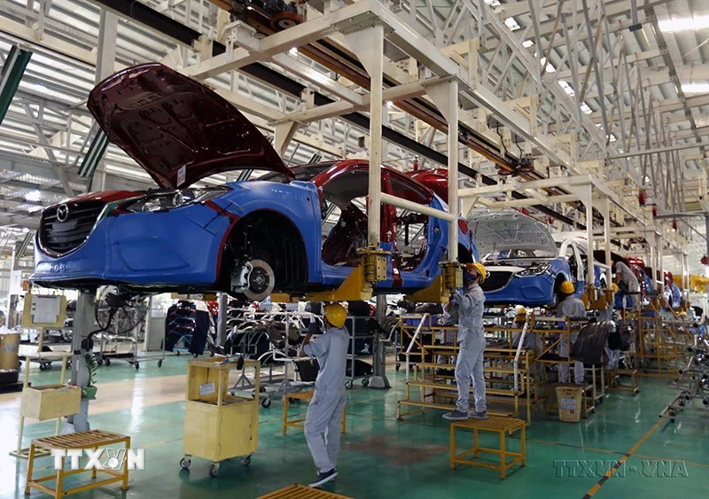 Dây chuyền lắp ráp ôtô du lịch tại nhà máy THACO trong Khu Kinh tế Mở Chu Lai, huyện Núi Thành, tỉnh Quảng Nam. (Ảnh: Vũ Sinh/TTXVN)