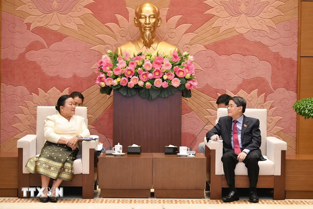 Phó Chủ tịch Quốc hội Nguyễn Đức Hải tiếp Phó Chủ tịch Hội đồng Nhân dân Thủ đô Vientiane Lamphoy Siakkhachanh. (Ảnh: TTXVN)