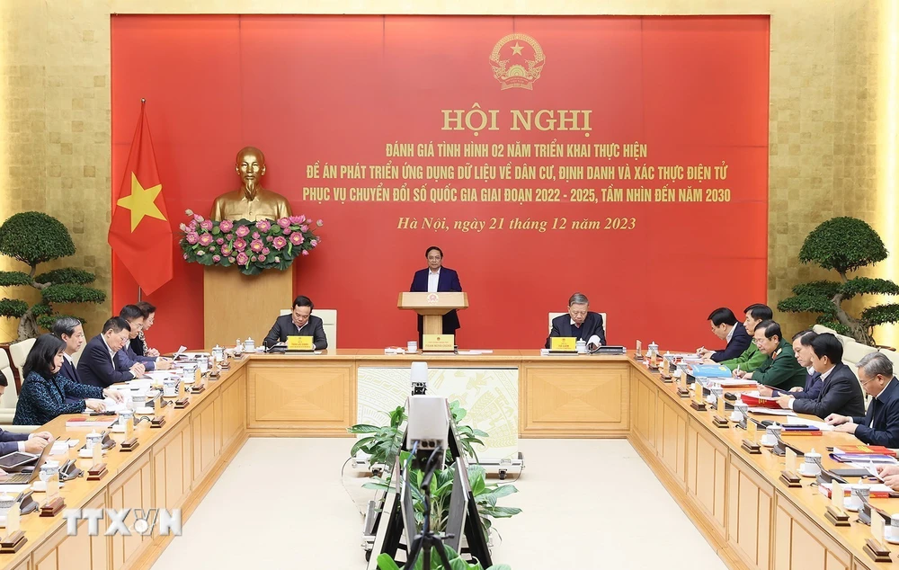 Thủ tướng Phạm Minh Chính chủ trì Hội nghị đánh giá tình hình 2 năm triển khai thực hiện Đề án 06. (Ảnh: Dương Giang/TTXVN)
