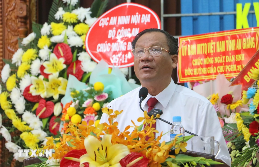 Ông Trương Hoàng Trọng, Phó Chủ tịch Ủy ban Mặt trận Tổ quốc tỉnh An Giang phát biểu tại buổi lễ. (Ảnh: Công Mạo/TTXVN)