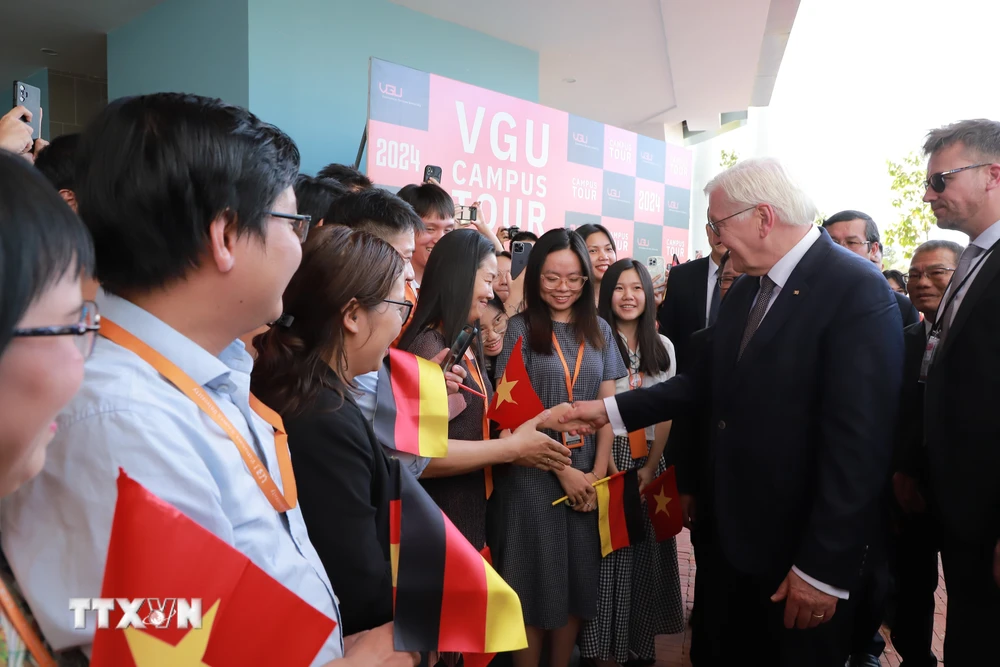 Tổng thống Cộng hòa Liên bang Đức Frank-Walter Steinmeier tới thăm Trường Đại học Việt-Đức tại thị xã Bến Cát, tỉnh Bình Dương. (Ảnh: TTXVN phát)