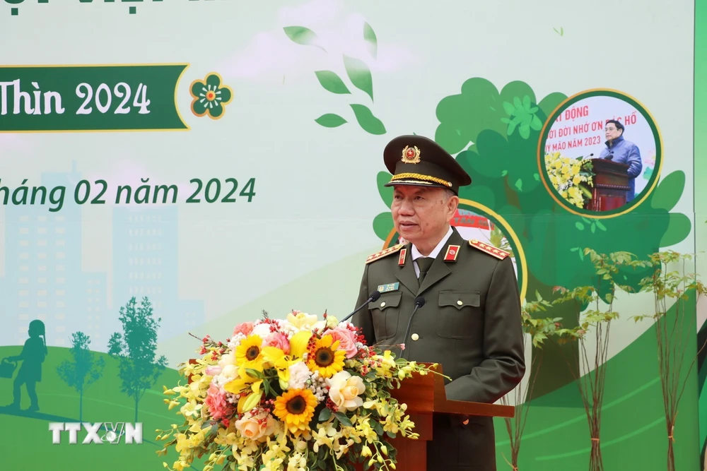 Đại tướng Tô Lâm, Ủy viên Bộ Chính trị, Bộ trưởng Bộ Công an phát động Tết trồng cây trong toàn lực lượng tại Công an tỉnh Ninh Bình. (Ảnh: Đức Phương/TTXVN)