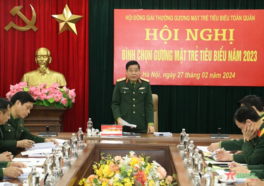 Trung tướng Nguyễn Văn Gấu chủ trì Hội nghị bình chọn 10 Gương mặt Trẻ tiêu biểu toàn quân năm 2023. (Nguồn: Quân đội Nhân dân)