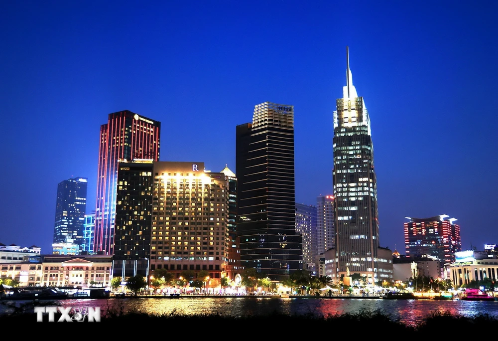 Trung tâm Thành phố Hồ Chí Minh về đêm. (Ảnh: Hồng Đạt/TTXVN)
