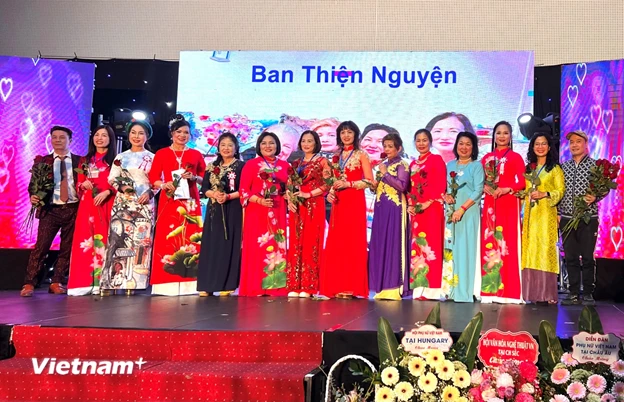 Lễ ra mắt Ban Thiện nguyện. (Ảnh: Phương Hoa/Vietnam+)