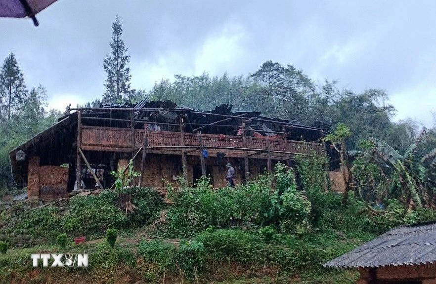 Mưa đá và gió lốc gây nhiều thiệt hại ở các tỉnh Lào Cai, Yên Bái, Sơn La- Ảnh 1.
