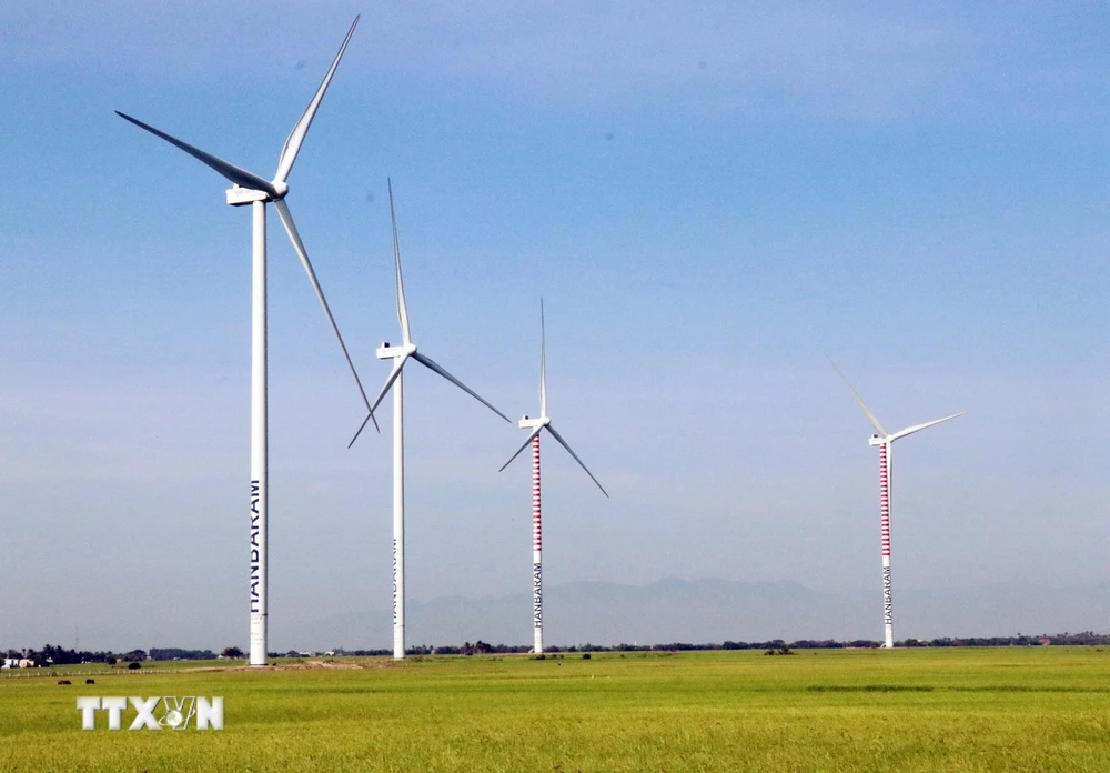Dự án điện gió Hanbaram tại xã Bắc Phong (Thuận Bắc, Ninh Thuận) đã phát điện thương mại lên lưới điện quốc gia. (Ảnh: Công Thử/TTXVN)