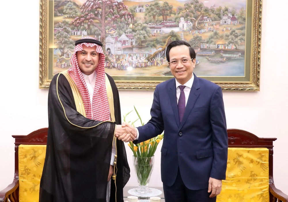 Bộ trưởng Bộ Lao động, Thương binh và Xã hội Đào Ngọc Dung tiếp Đại sứ Saudi Arabia tại Việt Nam Mohammed Ismaeil A. Dahlwy. (Nguồn: Bộ Lao động, Thương binh và Xã hội)