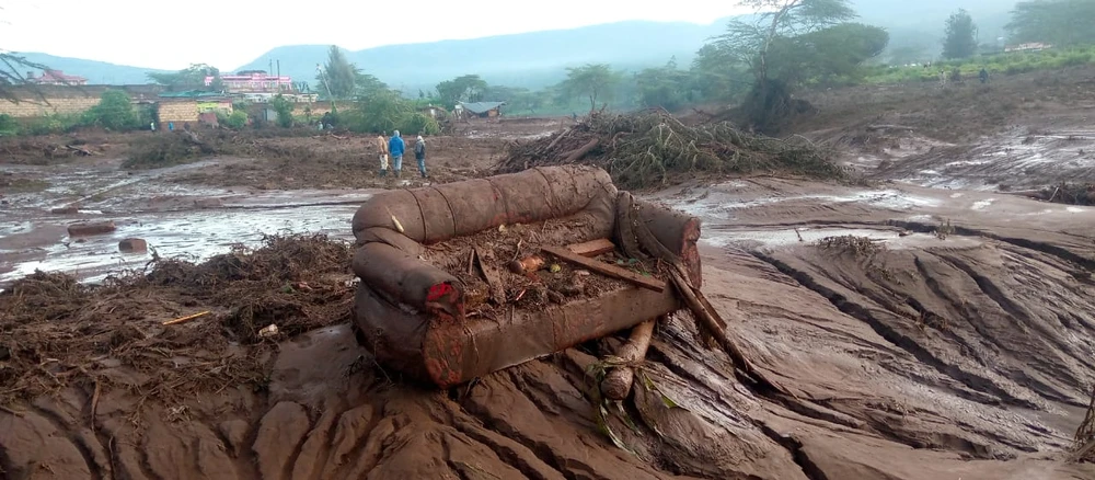 Bùn đất do vỡ đập tại khu vực Mai Mahiu, miền Trung Kenya. (Nguồn: Ntvkenya)