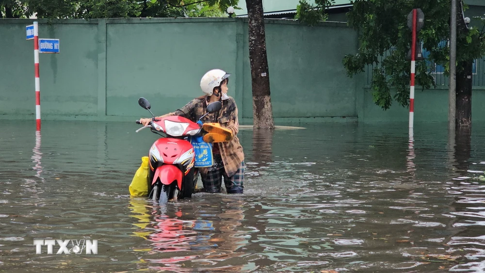 Mưa với cường độ lớn trong một thời gian ngắn có thể gây ngập úng tại các khu đô thị. (Ảnh minh họa. Nguồn: TTXVN)