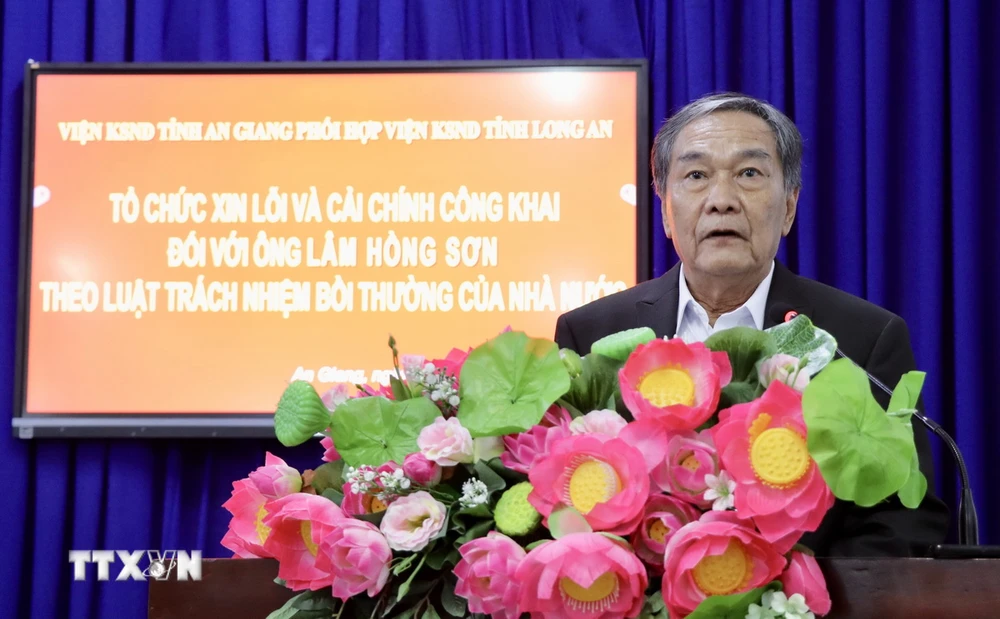 Ông Lâm Hồng Sơn phát biểu tại buổi xin lỗi công khai. (Ảnh: Thanh Sang/TTXVN)