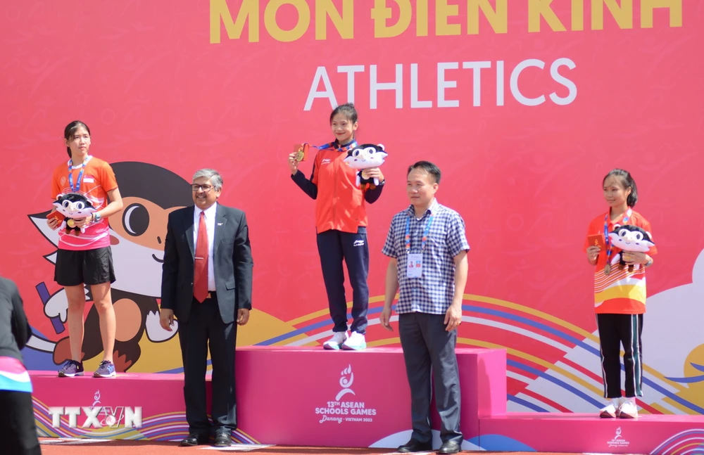Vận động viên Việt Nam Hoàng Thị Ngọc Anh đoạt Huy chương Vàng nội dung chạy 3.000m. (Ảnh: Văn Dũng/TTXVN)