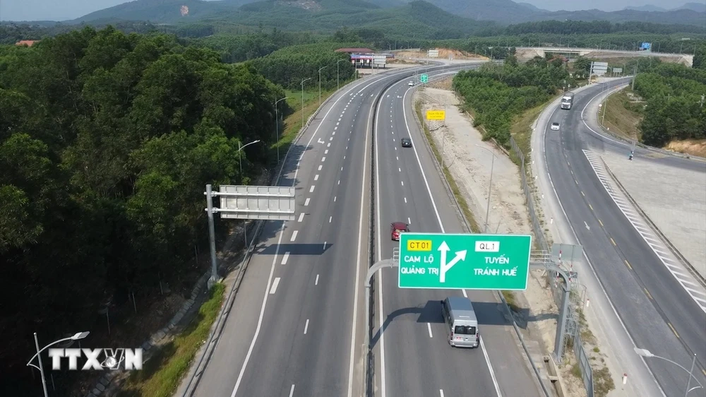 Cao tốc Cam Lộ-La Sơn. (Nguồn: TTXVN)