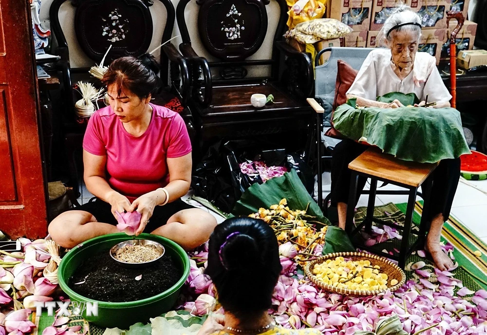 Độc nhất Hà Thành: Cụ bà 101 tuổi và bí mật ướp "thiên cổ đệ nhất trà" bán đắt hàng 2 thế kỉ- Ảnh 7.