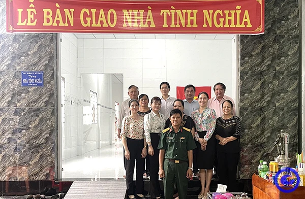 Quang cảnh Lễ bàn giao nhà tình nghĩa tại phường 9, thành phố Mỹ Tho, tỉnh Tiền Giang. (Nguồn: Cổng Thông tin Điện tử tỉnh Tiền Giang)