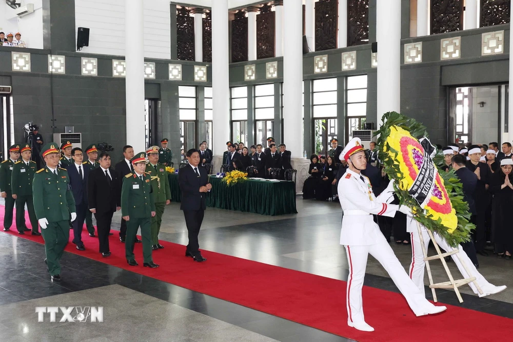 Đoàn Myanmar do Phó Thủ tướng, Bộ trưởng Bộ Quốc phòng Tin Aung San làm trưởng đoàn viếng Tổng Bí thư Nguyễn Phú Trọng. (Ảnh: TTXVN)