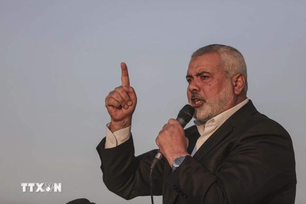 Lãnh đạo Phong trào Hồi giáo Hamas Ismail Haniyeh phát biểu khi thị sát khu vực biên giới phía Đông Dải Gaza và Israel, ngày 9/4/2018. (Ảnh: THX/TTXVN)