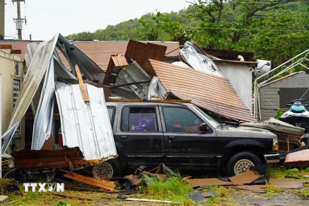 Cảnh tàn phá do bão Ernesto tại Fajardo, Puerto Rico, ngày 14/8. (Ảnh: Getty Images/TTXVN)