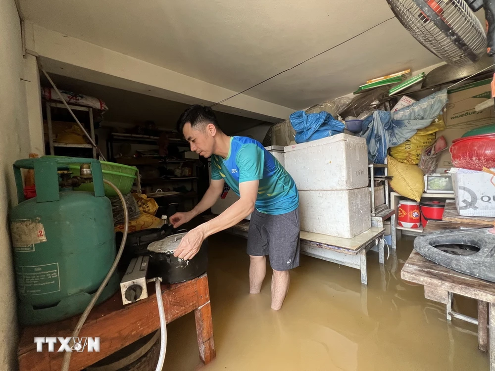 Nước tràn vào nhà anh Bế Minh Hoàng, tổ 41, phường Hợp Giang, thành phố Cao Bằng, tỉnh Cao Bằng. (Ảnh: Chu Hiệu/TTXVN)