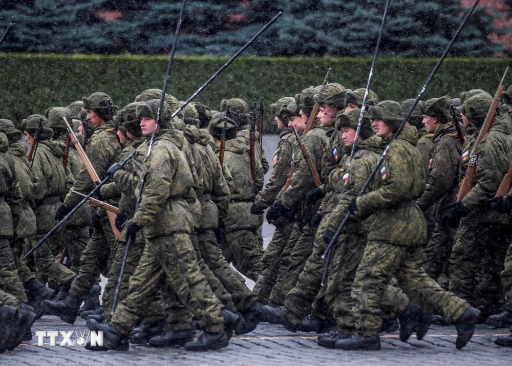 Binh sỹ Nga tại Moskva. (Ảnh: AFP/TTXVN)