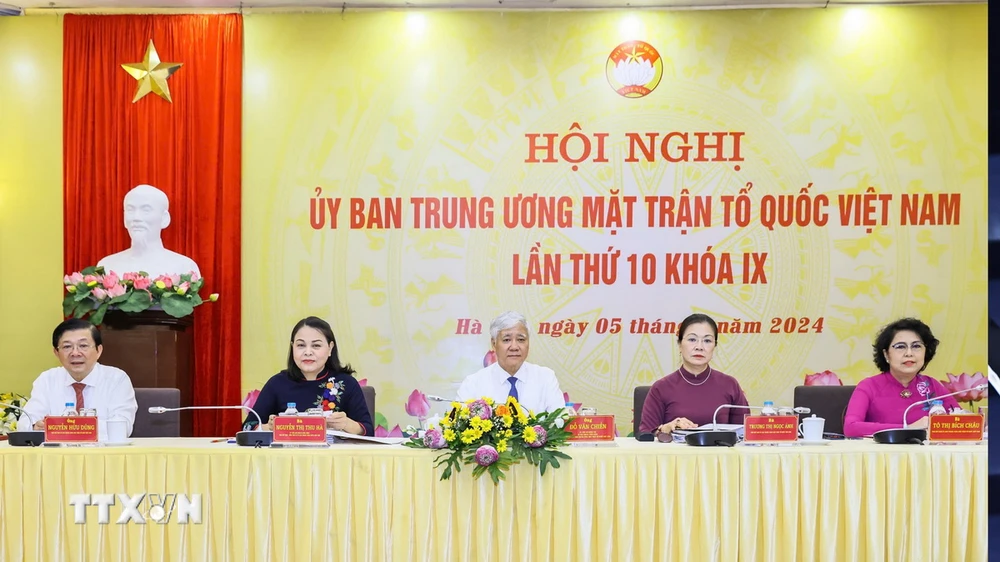 Đoàn Chủ tịch điều hành hội nghị. (Ảnh: Minh Đức/TTXVN)