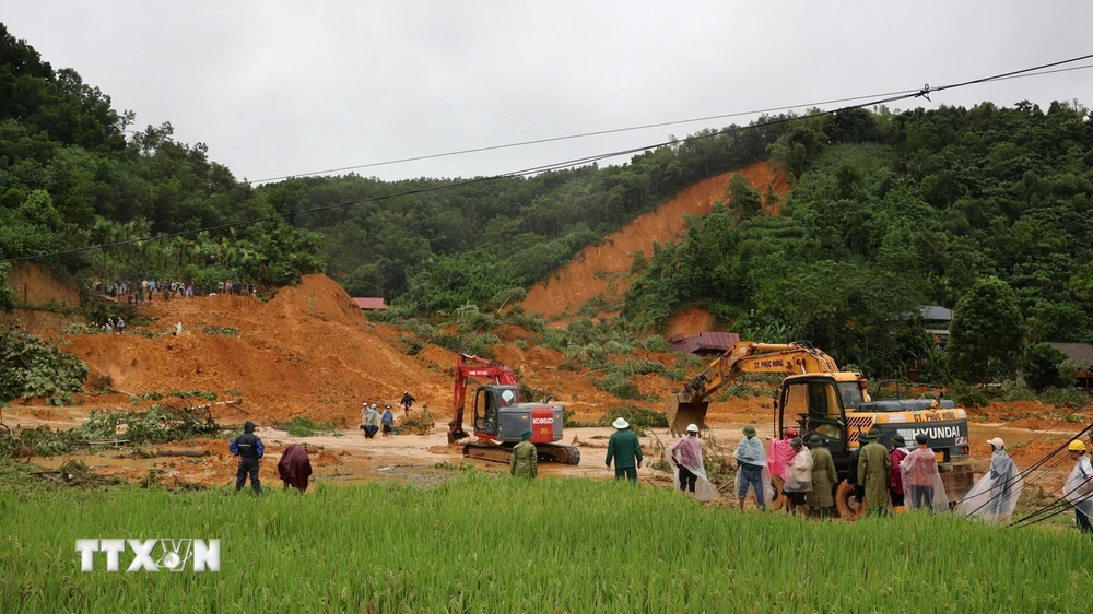 Hiện trường vụ sạt lở đất ở Yên Bái. (Ảnh: TTXVN phát)