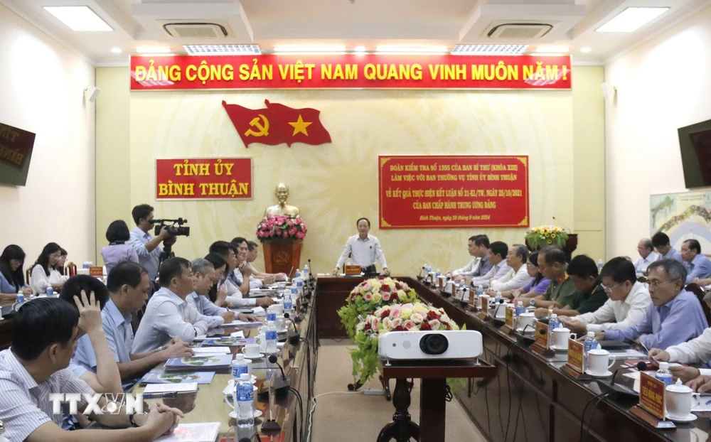 Đoàn kiểm tra số 1355 của Ban Bí thư (khóa XIII) làm việc với Thường vụ Tỉnh ủy Bình Thuận. (Ảnh: Nguyễn Thanh/TTXVN)