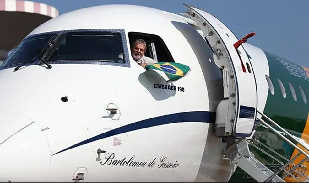 Tổng thống Brazil Luiz Inacio Lula da Silva trong một lần có mặt trên chuyên cơ Aerolula. (Nguồn: Globo)