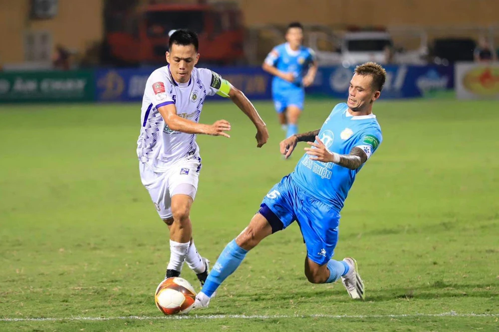 Văn Quyết và các đồng đội giành 3 điểm quan trọng trước Thép Xanh Nam Định để tiếp tục 'hâm nóng' cuộc đua vô địch V-League 2023. (Ảnh: Việt Anh/Vietnam+)