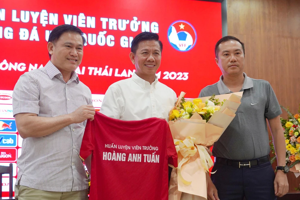 Huấn luyện viên Hoàng Anh Tuấn đảm nhiệm cương vị Huấn luyện viên trưởng Đội tuyển U23 Việt Nam tham dự Giải vô địch U23 Đông Nam Á 2023 diễn ra tại Thái Lan. (Ảnh: Việt Anh/Vietnam+)